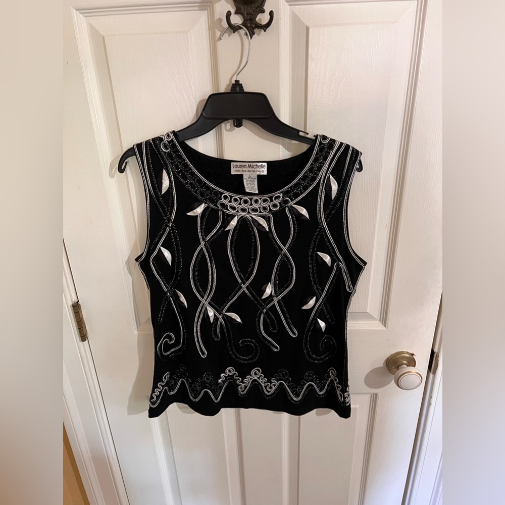 Sleeveless top. Dressy. Size L. Lauren Michelle